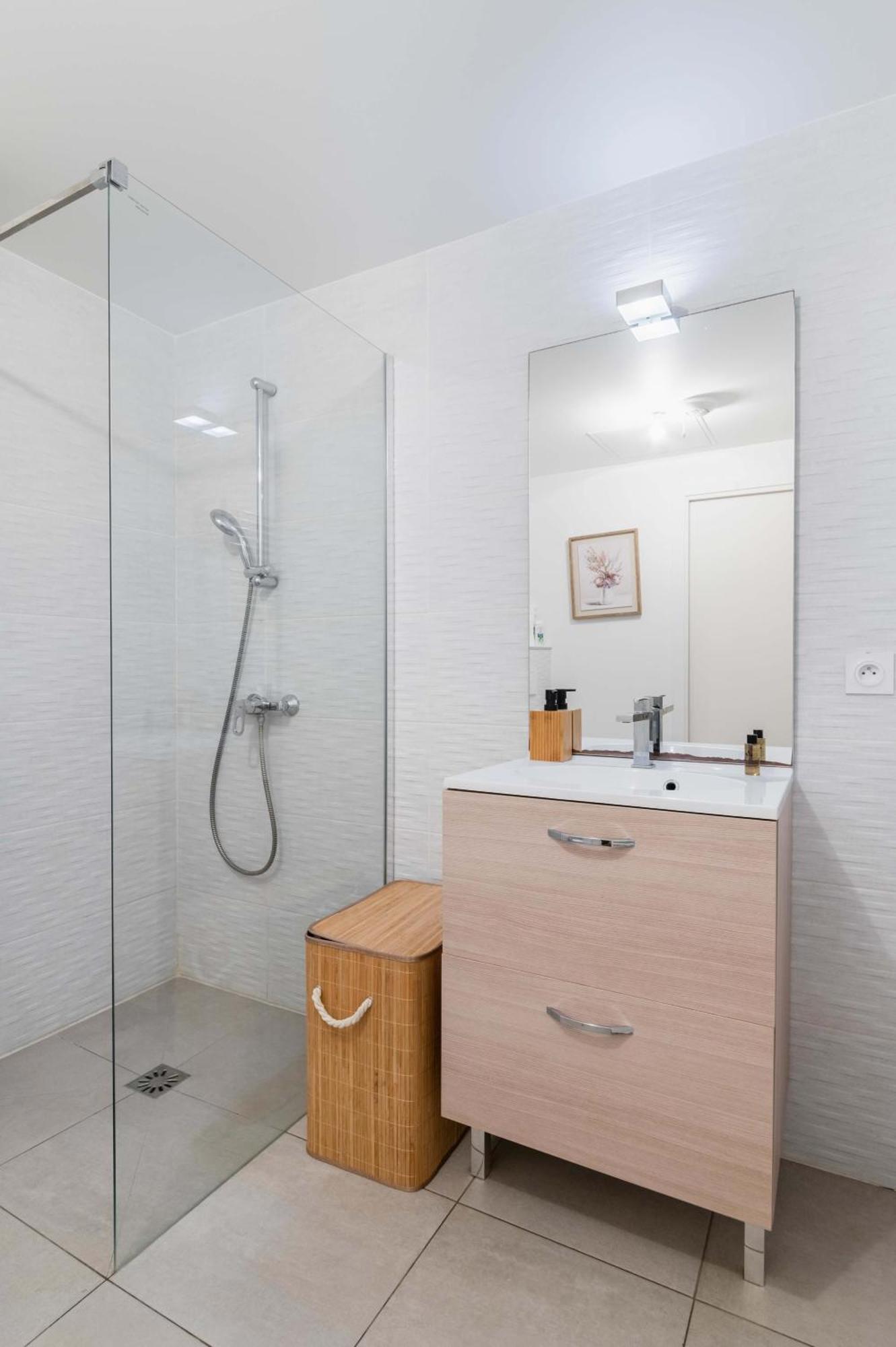 Appartement Lumineux Avec Terrasse Courbevoie - 4P - Flat-Guest エクステリア 写真